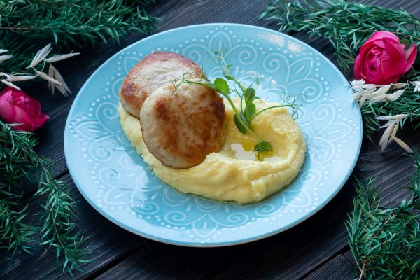 Куриные котлеты с картофельным пюре